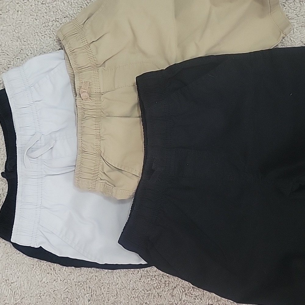 Size M(8) khaki shorts